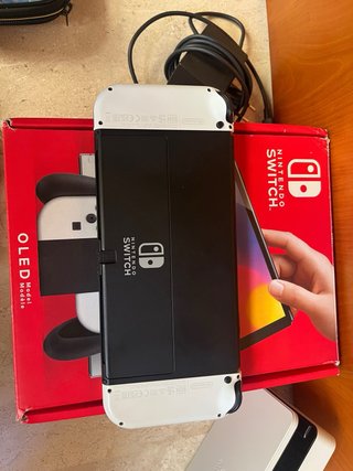 Nintendo Switch OLED + Zelda Breath of the Wild