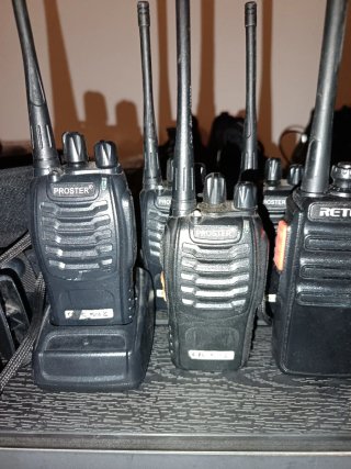 Walkie Talkies Proster Tipo Seguridad