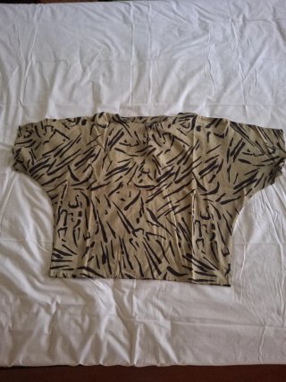 Blusa vintage estampado camuflaje
