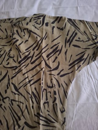 Blusa vintage estampado camuflaje