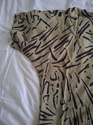 Blusa vintage estampado camuflaje