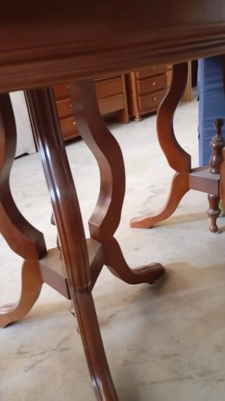 Mesa de salón grande de madera