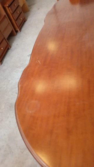 Mesa de salón grande de madera