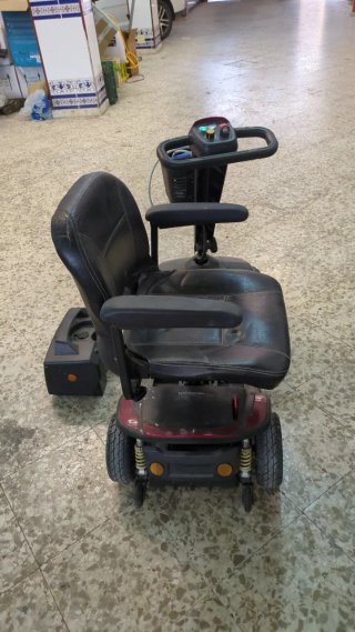 Silla de ruedas eléctrica para personas con movili