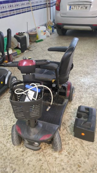 Silla de ruedas eléctrica para personas con movili