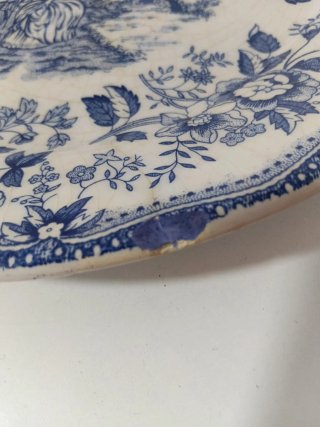 Plato decorativo azul y blanco