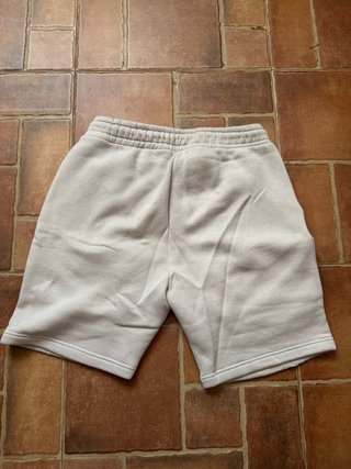 Pantalón chándal cargo corto beige