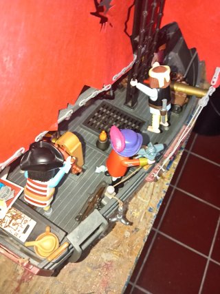 Goleta pirata con 6 figuras y accesorios