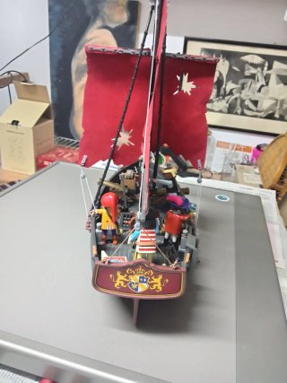 Goleta pirata con 6 figuras y accesorios