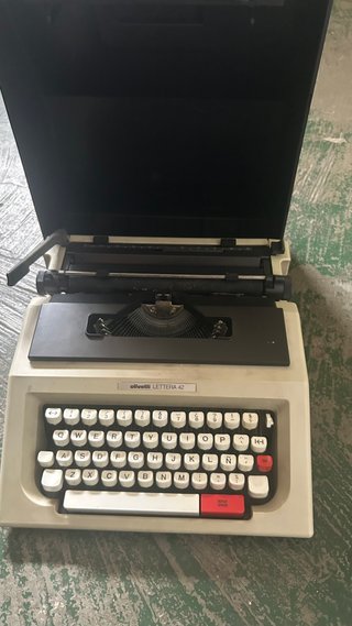 Máquina de escribir Olivetti Lettera 42