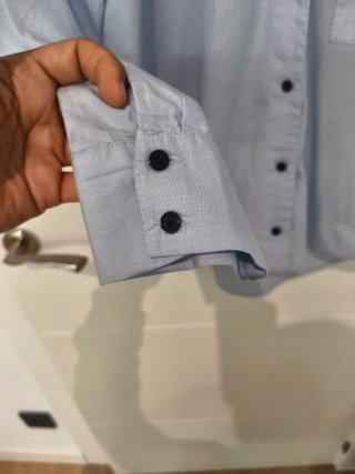 Camisa Zara azul manga remangable