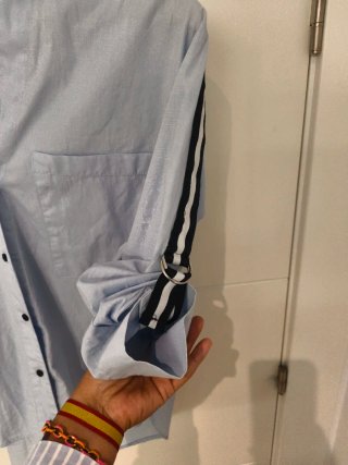 Camisa Zara azul manga remangable