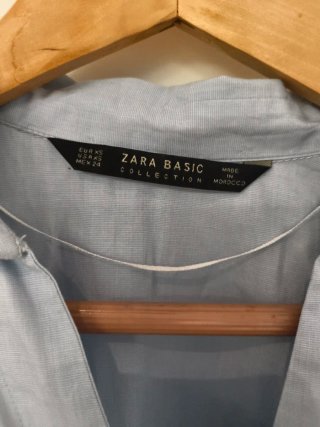 Camisa Zara azul manga remangable