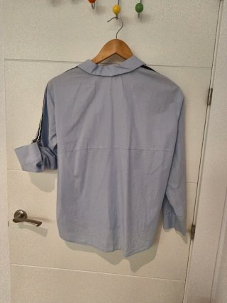 Camisa Zara azul manga remangable