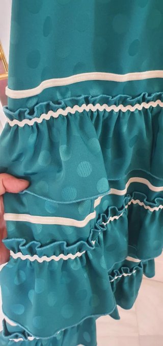 Traje de flamenca verde con flecos
