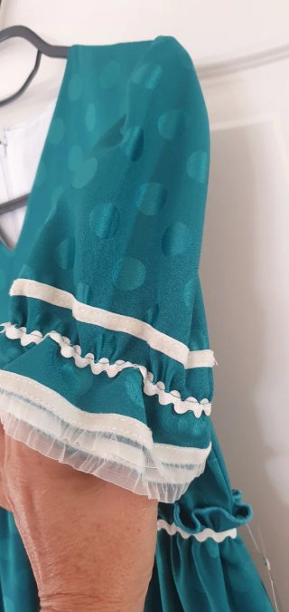 Traje de flamenca verde con flecos