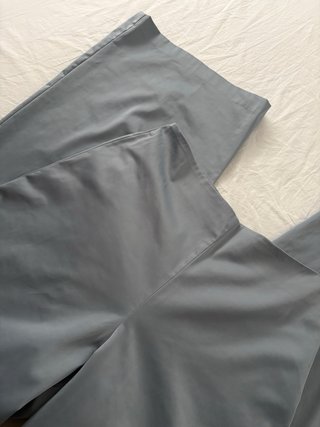 Pantalón Zara azul satinado