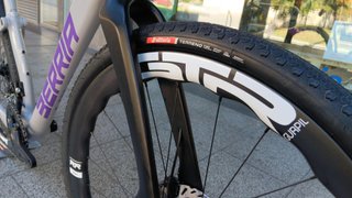 BERRIA ALLROAD ESSENTIAL GRX400 2027