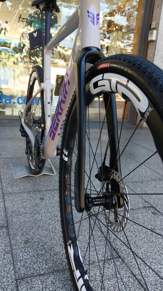 BERRIA ALLROAD ESSENTIAL GRX400 2027
