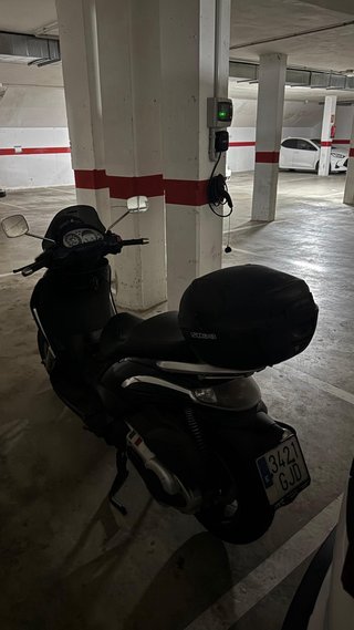 Piaggio Beverly Tourer 400 Maxi Scooter