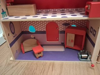 Casa de muñecas con muñeca Lalaloopsy