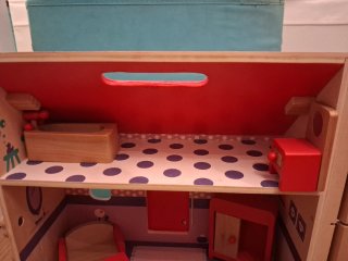 Casa de muñecas con muñeca Lalaloopsy