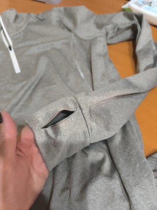 Jersey deportivo gris con cremallera