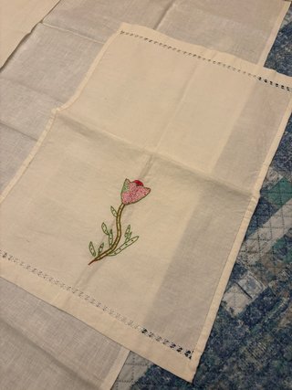 Set asciugamani tessuti e ricamati a mano d'epoca