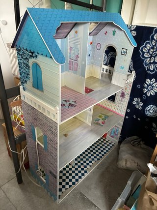 Casa de muñecas de madera