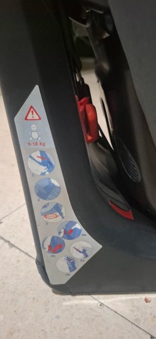 Silla de coche Chicco roja y gris