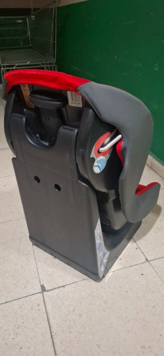 Silla de coche Chicco roja y gris