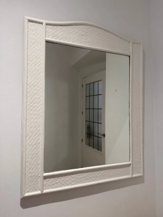 Espejo decorativo de mimbre blanco