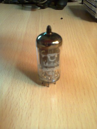 Válvula Mullard ECC83 / 12AX7 NOS Inglesa