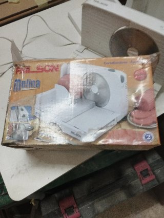 Cortadora de charcutería eléctrica