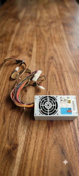 Fuente Seasonic 300W. 80+ Gold TFX.