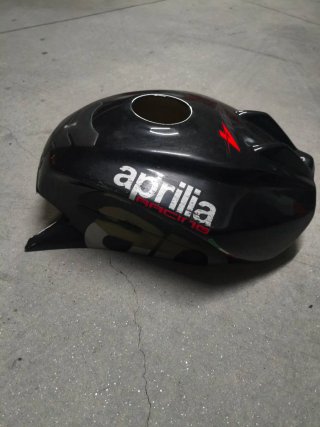 Sobre depósito de fibra,Aprilia rsv4.