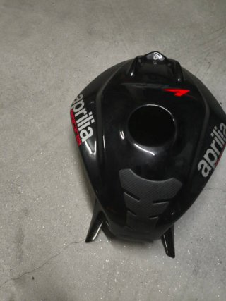 Sobre depósito de fibra,Aprilia rsv4.
