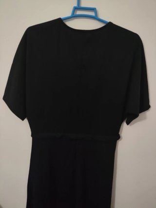 Vestido negro con cinturón