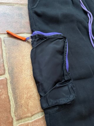 Pantalón chándal negro con bolsillos