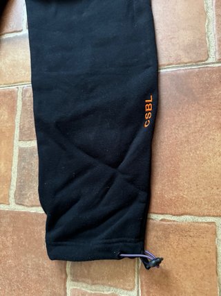 Pantalón chándal negro con bolsillos