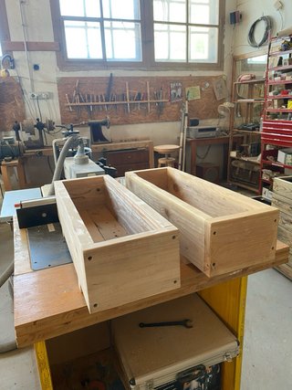 Jardinera de madera gruesa