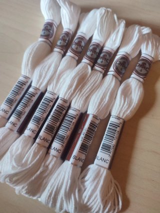 Hilo DMC para petit point blanco