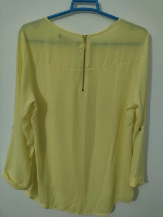 Blusa amarilla manga larga talla S