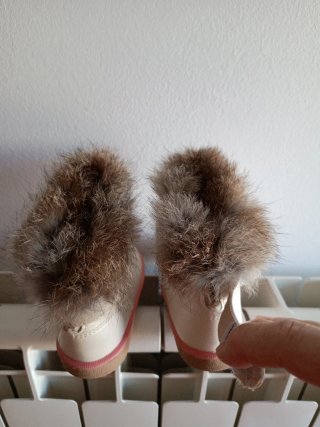 Botas de bebé niña con pelo
