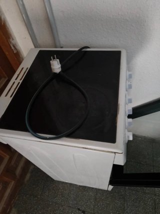 Vitrocerámica con horno eléctrico Beko