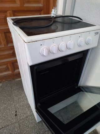 Vitrocerámica con horno eléctrico Beko