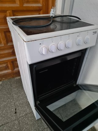 Vitrocerámica con horno eléctrico Beko