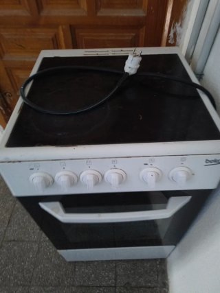 Vitrocerámica con horno eléctrico Beko