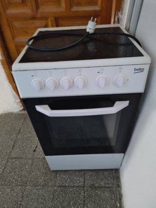 Vitrocerámica con horno eléctrico Beko