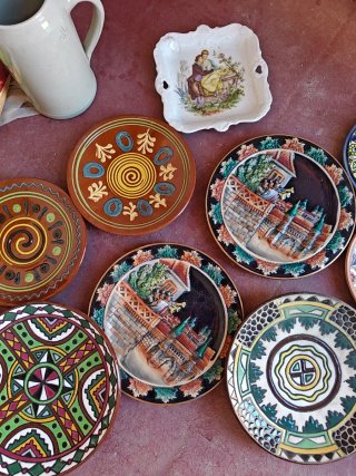 Piatti decorativi in ceramica